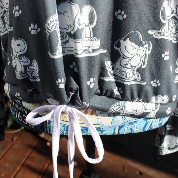 Peanuts Snoopy Dog Lover Soft PJ Top with Drawstring Size Large Womens - Picture 5 of 8